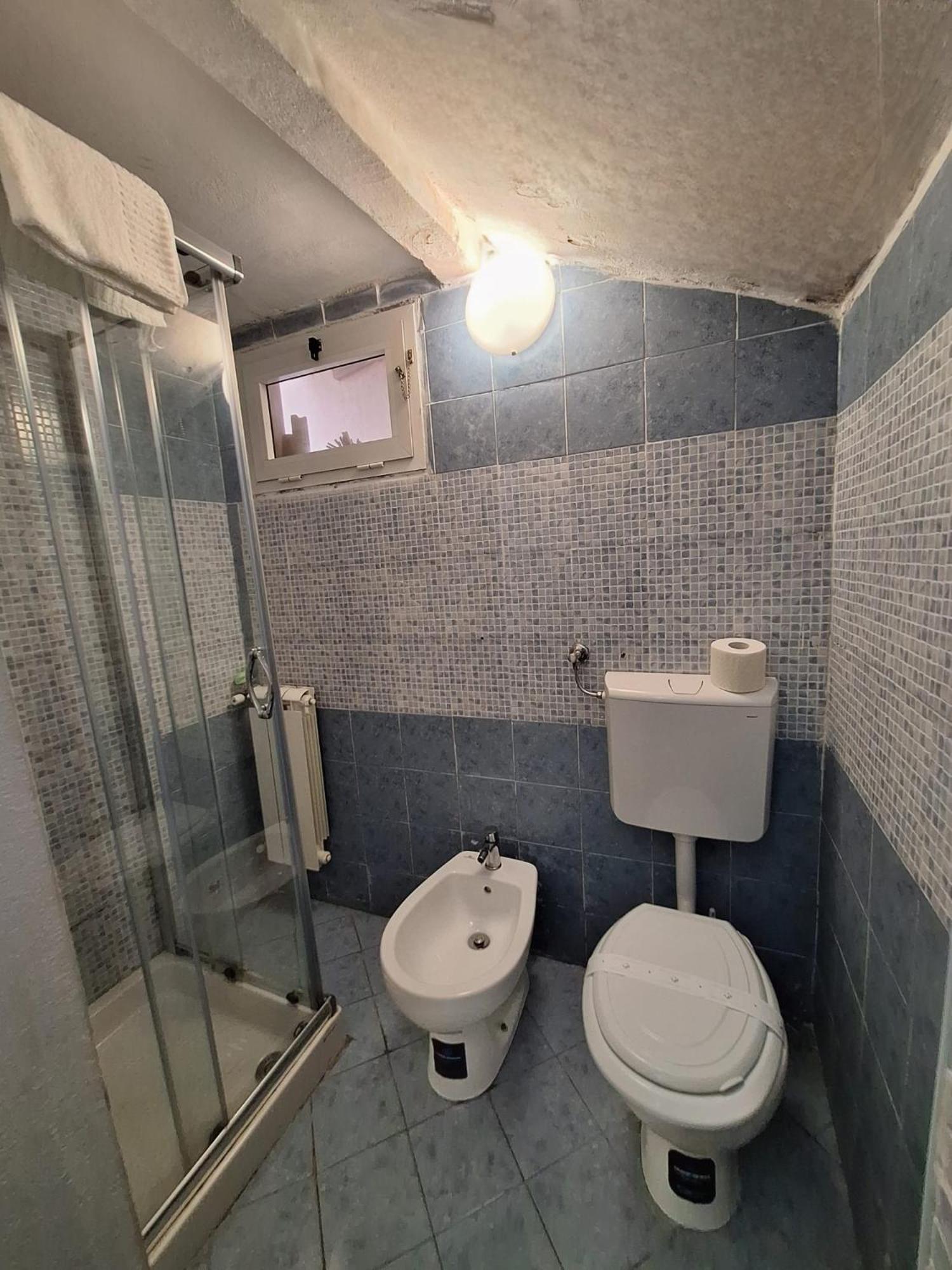 Grazioso Bilocale A Casa de Férias Marina Di Carrara